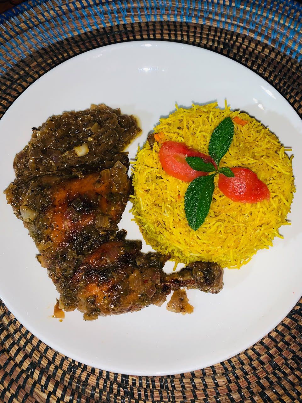 Yassa au poulet, spécialité traditionnelle de la cuisine sénégalaise à Lompoul Nature