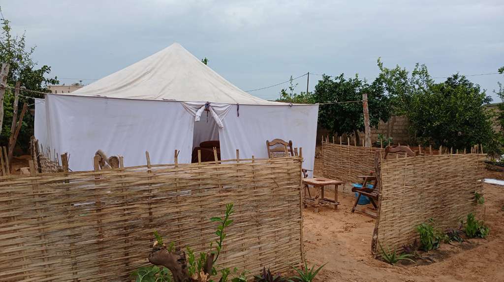 Khaïma traditionnelle authentique située à deux pas des dunes et de la côte à Lompoul Nature.