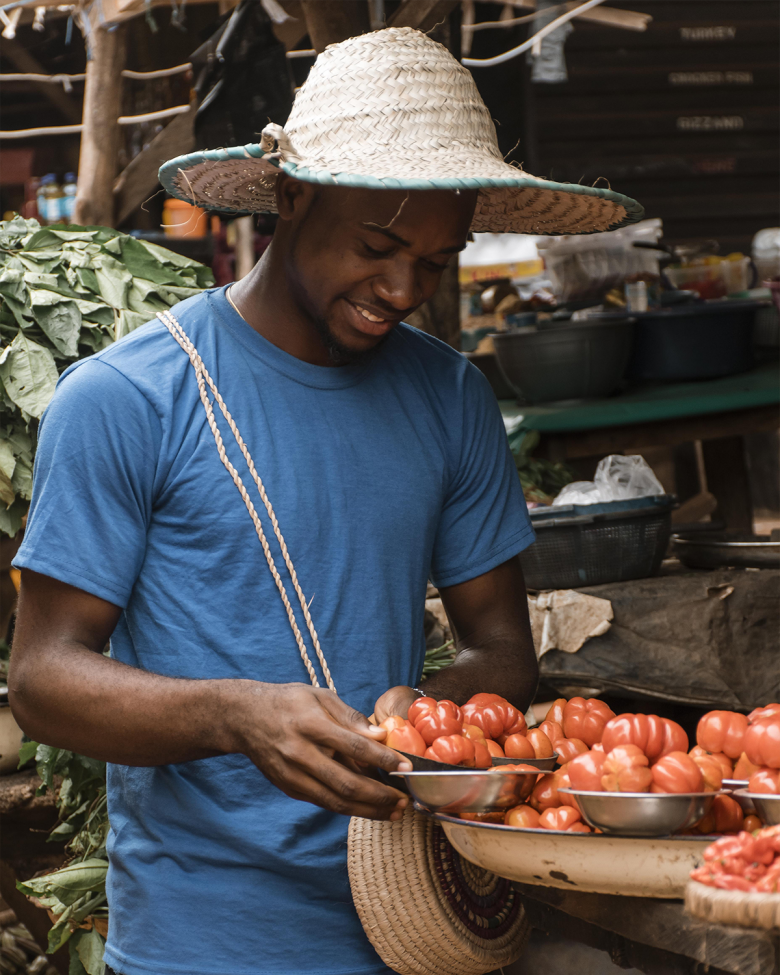 Voyageur vivant une excursion immersive à 1 km du désert et 500 m de l’océan à Lompoul Nature.