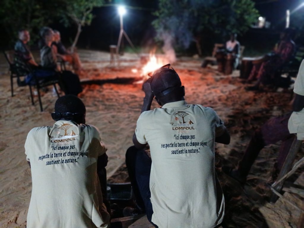 Espace feu de camp à Lompoul Nature, situé entre désert et océan.